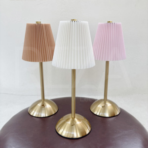 <span class=keywords><strong>Lampada</strong></span> <span class=keywords><strong>da</strong></span> Tavolo <span class=keywords><strong>LED</strong></span> Senza Fili in Tessuto Plissettato Personalizzabile, <span class=keywords><strong>Lampada</strong></span> <span class=keywords><strong>da</strong></span> <span class=keywords><strong>Scrivania</strong></span> <span class=keywords><strong>Ricaricabile</strong></span> Portatile per Matrimoni, Hotel e Ristoranti - Product Image 6