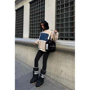 Sudadera de Forro Polar Sobe Color Piedra con Detalle en el Pecho de Mezclilla, Prenda Informal Transpirable para Mujer - Product Image 5