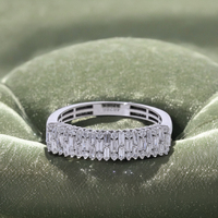 Auffälliger 14K Weißgold Rhodium-Plattierter Damen Klassischer Ring Dreireihige Natürliche Brillantschliff-Diamanten Breiter Ring mit Kanal-Pavé-Fassung