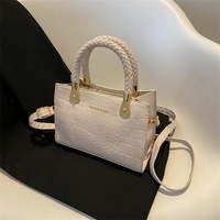 Vente en gros de sacs à main carrés pour femmes sac tendance 2024 sac à bandoulière unique rétro portable décontracté pour femmes