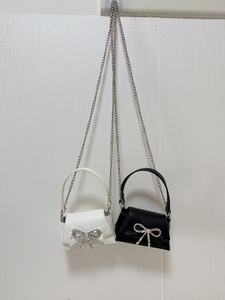 Bolsos Cruzados Mini de PU con Logotipo Personalizado, Decoración de Lazo, Cierre de Solapa, Bolsos de Mano Elegantes para Mujer, Diseño Moderno - Product Image 2