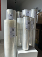 Film étirable sans noyau de LLDPE d'origine du Vietnam 500m Surface transparente lisse pour l'emballage de palettes