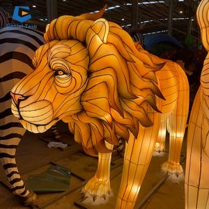 Sgl003 Hoge Kwaliteit Themapark Festival Decor Lantaarn Waterdichte Leeuw Familie Zijde Festival Lantaarn - Product Image 3
