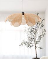Lampe suspendue en rotin tissé à la main Wabi Sabi Asia, luminaire suspendu en osier naturel en forme de fleur, installation incluse