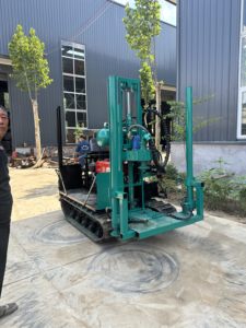 Máquina de Perfuração Rotativa Montada em Esteira de Alta Eficiência com Motor Hidráulico para Perfuração de Poços Equipamento Agrícola à Venda - Product Image 4