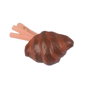 Modèle de pain simulé en forme de croissant de 2 pouces, rose, accessoire de jeu pour maison de poupée, mini-ornements, décoration pour pince à cheveux, cadeau, fête, bar à café vert - Product Image 3