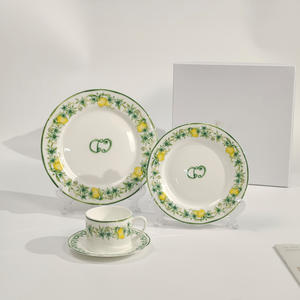 Vente en gros d'ensembles d'assiettes en porcelaine fine avec incrustations dorées, écologiques, modernes et luxueux - Product Image 5