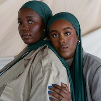 Vente en gros de hijabs en jersey doux, respirants et de haute qualité, tudung bawal, châles extensibles pour femmes musulmanes d'Asie du Sud-Est