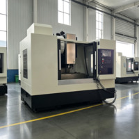 Centre d'usinage vertical CNC FANUC VMC1160 robuste, BT40, 3 axes, avec moteur pour le traitement des métaux
