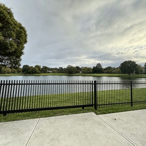 Clôture de piscine en métal Lame verticale horizontale Clôture en métal robuste Clôture de jardin enduite de poudre avec <span class=keywords><strong>lames</strong></span> verticales - Product Image 5