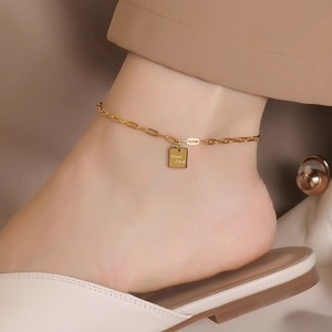 Cadena de Tobillo con Dije de la Buena Suerte, Marca Square, Chapada en Oro, Acero Inoxidable, No se Destiñe, Diseño de Lujo Ligero y Exclusivo - Product Image 1