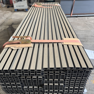 Panel de Pared Exterior Ecológico con Aspecto de <span class=keywords><strong>Madera</strong></span>, <span class=keywords><strong>Resistente</strong></span> a la Intemperie, de WPC, con Ranuras, para Decoración de Exteriores - Product Image 1