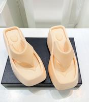 Nouvelles tongs décontractées pour femmes 2023 avec logo personnalisé, semelle épaisse, pour la plage