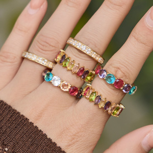 Anillo de Eternidad Personalizado con Zirconia en Oro de 18K y Bisel Geométrico para Mujer, Anillo de Dedo Índice de Acero Inoxidable a la Moda - Product Image 1