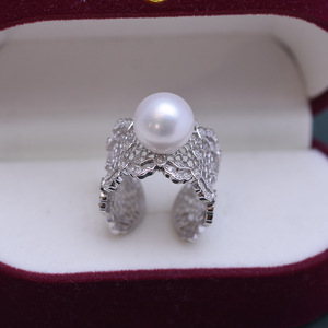 Anillo de Plata S925 con Perla Redonda Blanca de 10-11 mm de Wenchi Zhuji Danshui, Luz Intensa, Pequeñas Imperfecciones, Diseño Calado, Modelo 24755 - Product Image 2