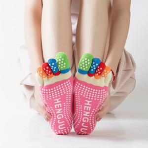 Calcetines tobilleros antideslizantes para yoga con cinco dedos y parte inferior de látex de algodón transpirable - Product Image 2