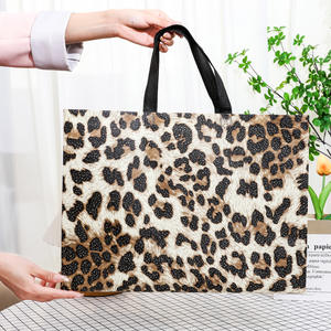 XinYi Bagshopping pli fourre-tout vente chaude image personnalisée nouveau Design pp laminé Non tissé sac tissu fourre-tout Shopping - Product Image 6