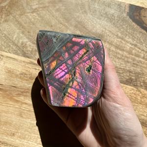Labradorite violette à fort éclat en gros, sans traitement, pour la guérison spirituelle, cadeau, décoration de la maison, décoration de bureau - Product Image 2