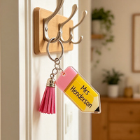 Porte-clés en plastique personnalisés avec logo, promotion rentrée scolaire, porte-clés personnalisé pour la Journée des enseignants, porte-clés en acrylique crayon avec pompons