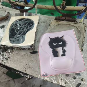 Kustom Pabrik 1 buah desain ergonomis kucing halus lucu kustom DIY Gel sandaran pergelangan tangan mendukung Mousepad Gel silikon hitam tersedia - Product Image 3