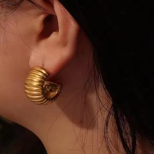 Pendientes de Aro Modernos y Minimalistas de Acero Inoxidable con Baño de Oro de 18K, Textura Gruesa, Forma de CC, para Mujer - Product Image 4