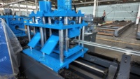 Machine de formage à froid de profilés solaires contrôlée par PLC, machine de production de supports de panneaux solaires Unistrut