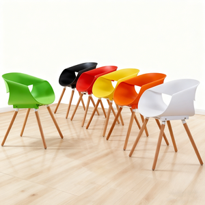 Fauteuil en plastique <span class=keywords><strong>scandinave</strong></span> avec design incurvé et pieds en hêtre naturel, fauteuil confortable pour la maison, le café et le balcon - Product Image 2
