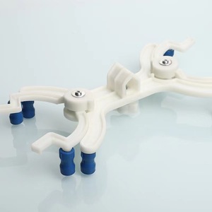 Pinza de mariposa de plástico de doble cara ajustable Hande Medical para tubos de ensayo y soportes de titulación de laboratorio - Product Image 1