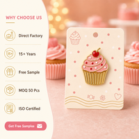 Broche en émail souple 3D UV motif cupcake cerise, bijou dessert sucré, plaqué or, badges métalliques en gros, épingles en émail personnalisées