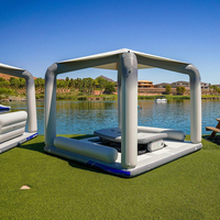 Plateforme flottante gonflable personnalisable de luxe pour île flottante, avec parasol, canapé, bar et pont flottant