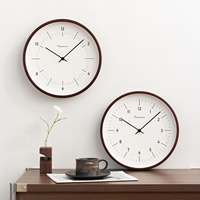 Jam Dinding Kayu Kuarsa Bergaya Nordik Desain Minimalis Modern Finishing Kayu Gelap Kaca Jernih Berkualitas Tinggi Dioperasikan dengan Baterai untuk Ruang Tamu