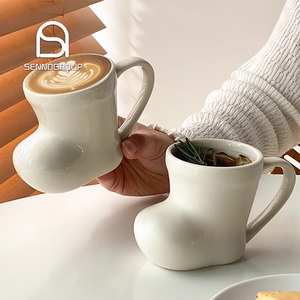 高品質靴型のセラミックマグで、スタイリッシュで心地よい飲料体験を。 セラミックコーヒーカップ ビッグイヤリングコーヒーカップセラミックマグカウラウンドハンドル手作りの水玉模様の朝食用ミルクカップを贈り