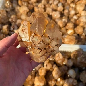 Cristallo di Quarzo Naturale del Madagascar, Raro Cluster di Quarzo Fenster per Arredamento e Meditazione, <span class=keywords><strong>Guarigione</strong></span> Reiki - Product Image 1