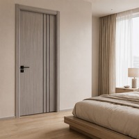 Porte intérieure en MDF avec film PVC, design grain de bois, à rainures verticales, battante, pour chambre et salon