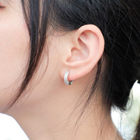 Boucles d'oreilles créoles anti-ternissement en argent sterling 925 serties de zircons cubiques – Bijoux hip-hop de luxe en zircone cubique AAA, vente en gros