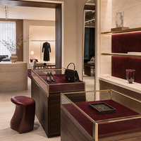 Comptoir de caisse moderne de luxe en bois et marbre, réception pour magasin de vêtements, boutique, design d'intérieur, solution de projet clé en main