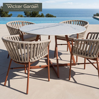 Ensemble de salle à manger d'extérieur moderne avec plateau en marbre et structure en aluminium thermolaqué, chaises de jardin résistantes aux UV et aux intempéries