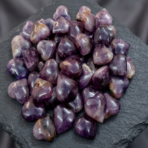 Pierre de cristal naturelle en améthyste polie en forme de cœur, faite à la main, semi-précieuse, pierre de guérison Reiki - Product Image 1