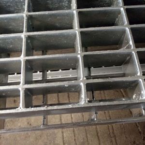 Grille en acier galvanisé antidérapante et anticorrosion pour usage industriel dans la décoration d'appartements et de villas - Product Image 5