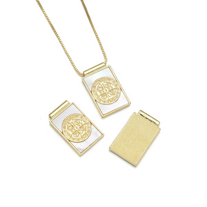 สร้อยคอจี้ไม้กางเขนสี่เหลี่ยมจัตุรัส18K ชุบทองแดงเปลือกธรรมชาติของ Komi - Product Image 2