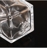 Flacon de parfum vide de luxe en verre transparent à facettes de 100 ml, avec bouchon côtelé en alliage de zinc, logo YM personnalisé, estampage doré, vaporisateur, coffret cadeau
