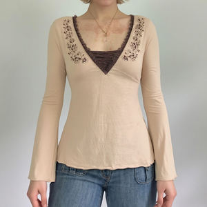 Camiseta de Punto con Mangas Acampanadas para Mujer, Primavera, Estampado Floral Vintage Ecológico, Detalles en Encaje en Contraste, Corte Regular, Casual - Product Image 1