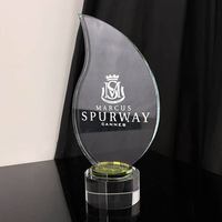 Fournisseurs Fabricant de cristal Personnalisé 3D Gravé au laser Trophées de récompense en verre de cristal vierge Trophée de récompense en cristal