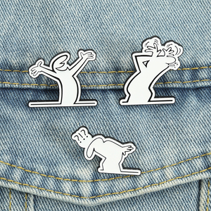 Pins de esmalte de personajes de animación de comedia italiana, caras divertidas, poses dinámicas, broche de dibujos animados, insignia de solapa, venta al por mayor - Product Image 1
