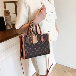 New Trending Luxury Designer PVC Floral Pattern Women's Tote Bag With Polyester Zipper Closure & Large Capacity Tanjing - Product Image 3