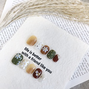 <span class=keywords><strong>Uñas</strong></span> Postizas Acrílicas Cuadradas Hechas a Mano Laisense, <span class=keywords><strong>Color</strong></span> Marrón, Verde y Blanco Vintage con Perlas Florales y Líneas Metálicas para Dedos - Product Image 3