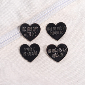 Stock caliente nuevo diseño Pin lindo negro corazón letra dibujos animados Metal broche solapa Pin como regalo <span class=keywords><strong>ropa</strong></span> <span class=keywords><strong>para</strong></span> mujeres o amigos Decoración - Product Image 4