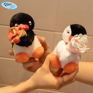 Ensemble de peluches Pingu Family Pingu <span class=keywords><strong>Pinga</strong></span> avec chapeau floral et bouquet, poupée en peluche originale de collection, cadeau, décoration d'intérieur, 12 cm - Product Image 6