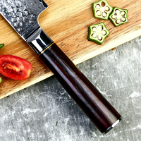 Couteau de chef moderne minimaliste à finition martelée de 7 pouces, manche en bois de rose, pour trancher, couper en dés, la viande, couteau Santoku Damas VG10 à 67 couches