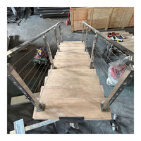Escalier mono-àche personnalisé moderne avec marches en bois et rampe en acier inoxydable pour intérieur